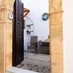 Villa Dafni - *