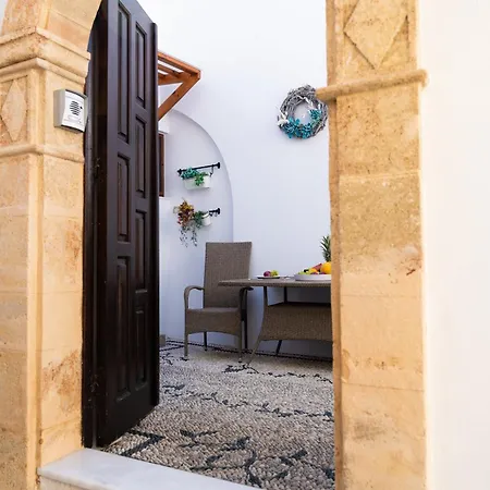 Villa Dafni - *