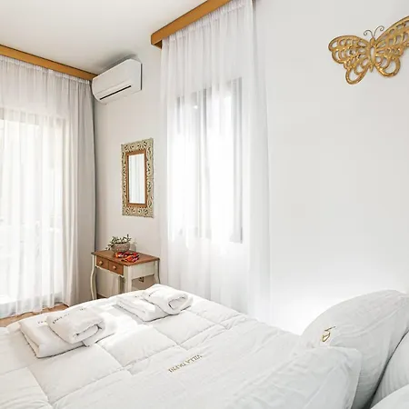 Villa Dafni - *